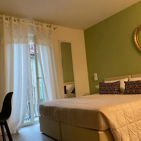 Casa Oreste בית הארחה לאזיסה